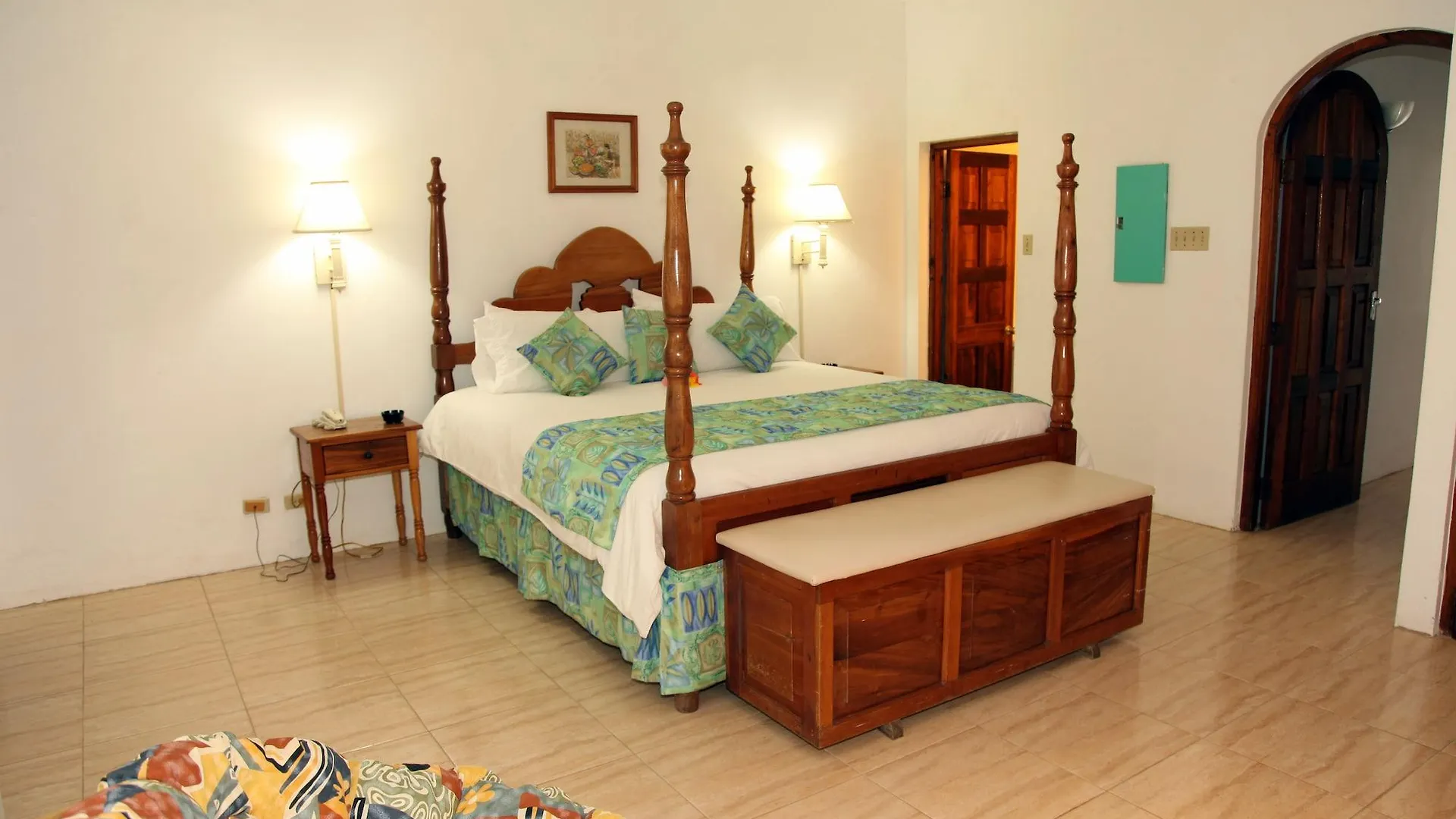 Negril Treehouse Resort 3*,